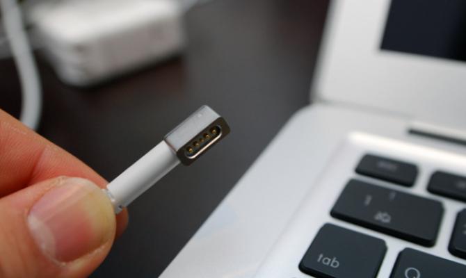 Deppa Car charger: «кормим» MacBook в автомобиле